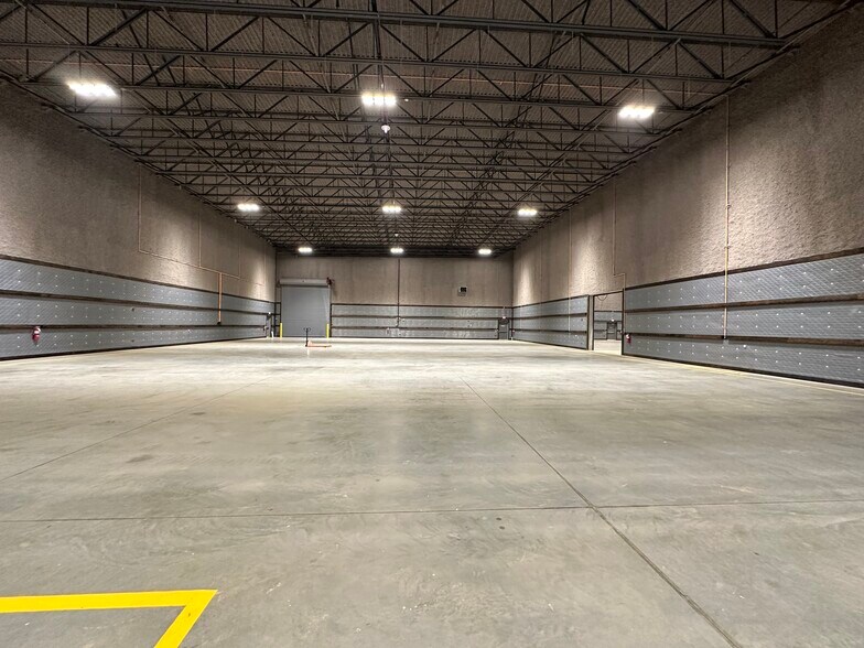 More Photos Of 382 Channel Dr, Port Washington Office For Lease