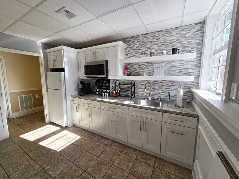 More Photos Of 25 E Route 37, Toms River Office For Sale