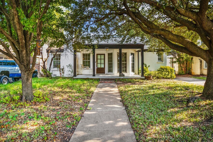 Primary Photo Of 2701 Benbrook Blvd, Fort Worth Flex For Sale