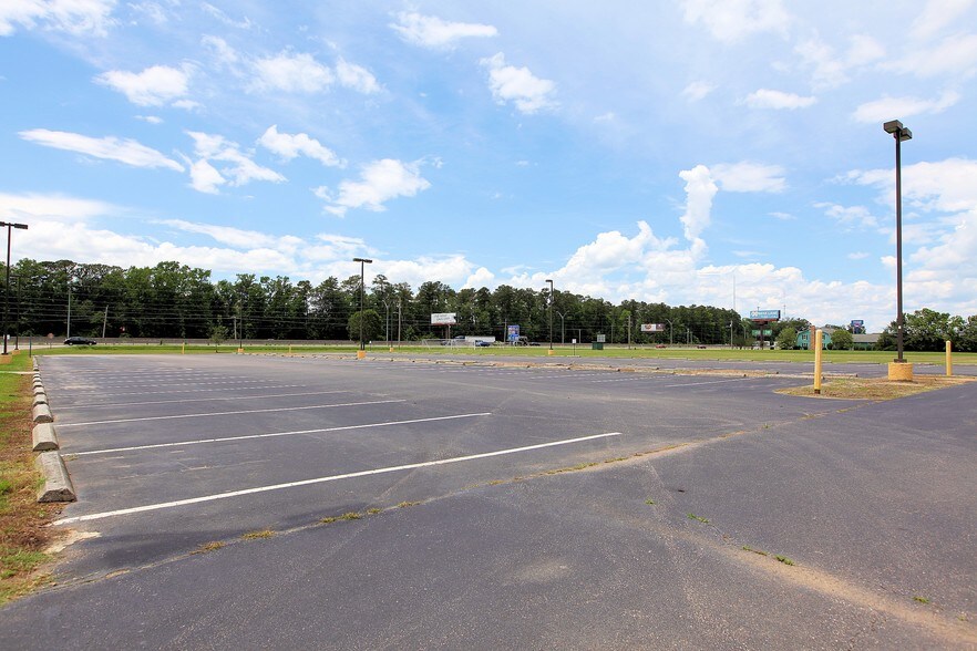 More Photos Of 4330 Kahn Dr, Lumberton General Retail For Lease