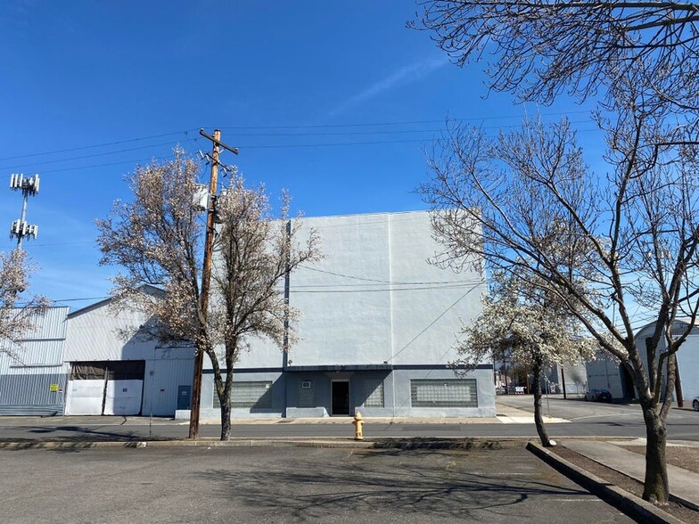 Primary Photo Of 327 S Fir St, Medford Warehouse For Sale