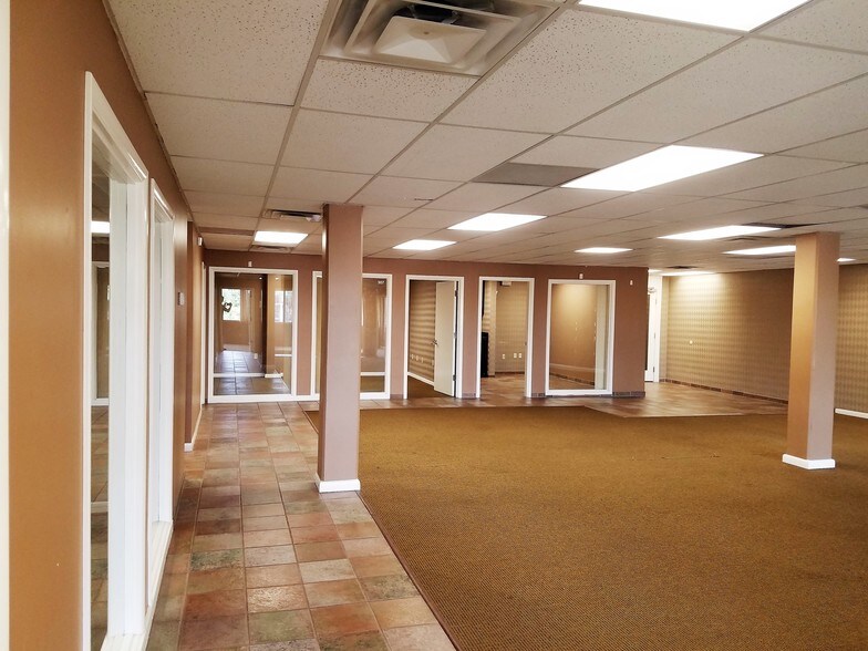 More Photos Of 55 E Thomas Rd, Phoenix Office For Sale