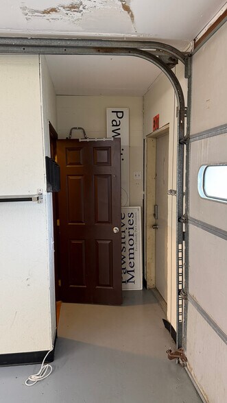 More Photos Of 376 Rt-130, Sandwich Flex For Lease