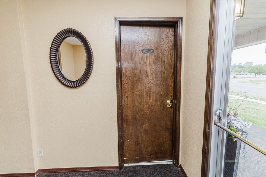 More Photos Of 1319 E 17th Ave, Hutchinson Religious Facility For Sale