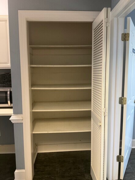 More Photos Of 1345 Garner Ln, Columbia Office For Sale