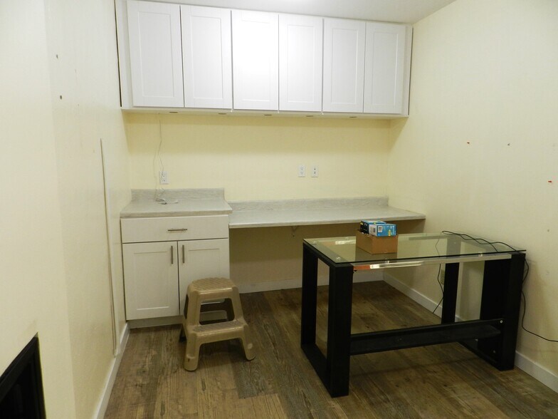 More Photos Of 601 E Main St, Montrose Freestanding For Sale