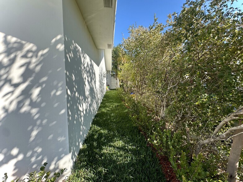 More Photos Of 931 N J St, Lake Worth Beach Apartments For Sale