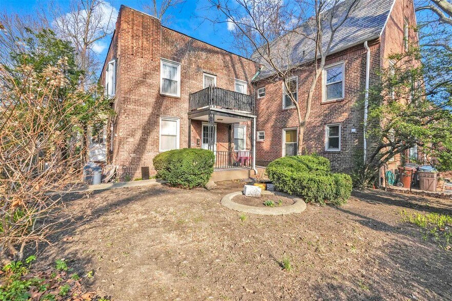 More Photos Of 3930 45th St, Sunnyside Apartments For Sale