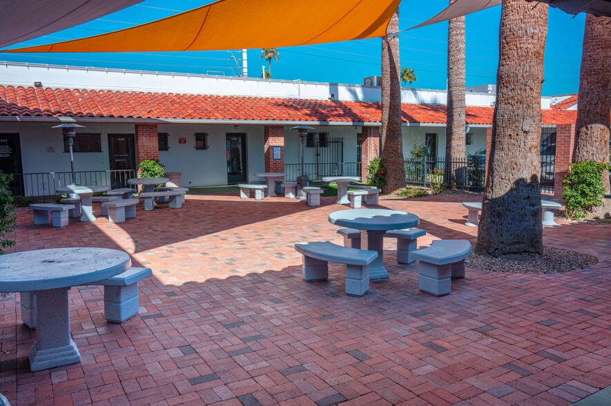More Photos Of 2801-2829 N 15th Ave, Phoenix General Retail For Lease