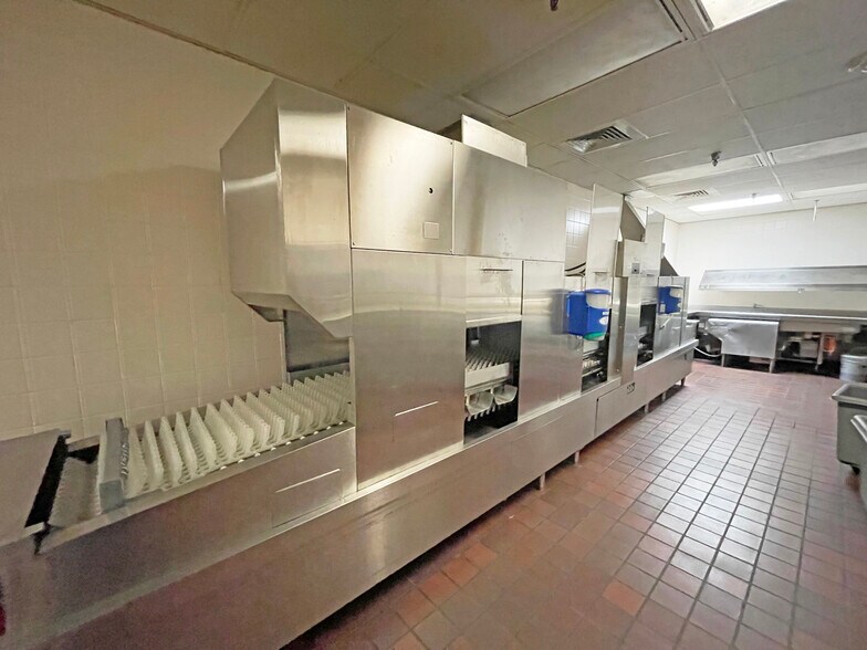 More Photos Of 3800 Wilson Ave, Loveland Manufacturing For Lease