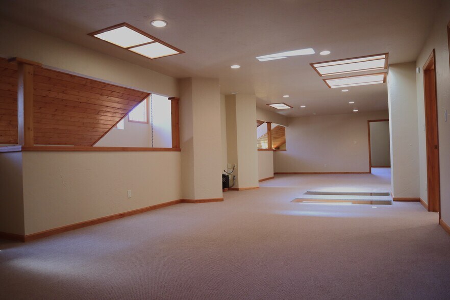 More Photos Of 173 Frontage Rd, South Fork Freestanding For Lease