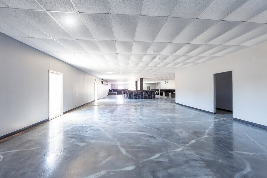 More Photos Of 600 Market, Bolivar Self Storage For Sale