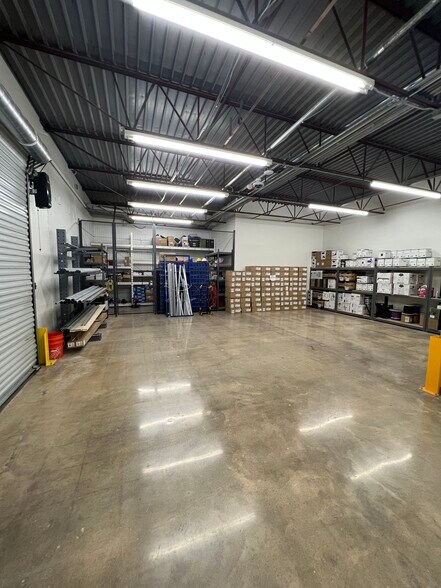 More Photos Of 11150 Morrison, Dallas Showroom For Sale