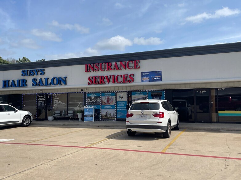 More Photos Of 701 E Main St, Tomball Storefront For Lease