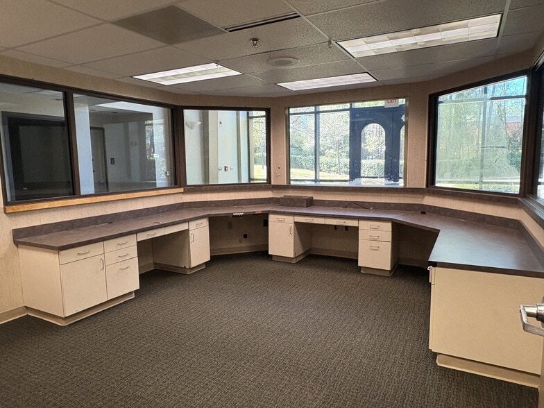 More Photos Of 151 Westpark Blvd, Columbia Office For Sale