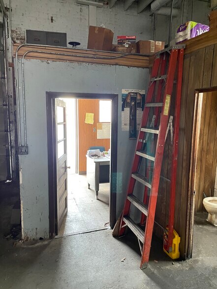 More Photos Of 1744 Indianapolis Blvd, Whiting Manufacturing For Lease