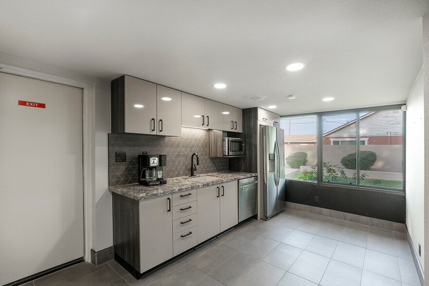 More Photos Of 606 N Stapley Dr, Mesa Medical For Sale