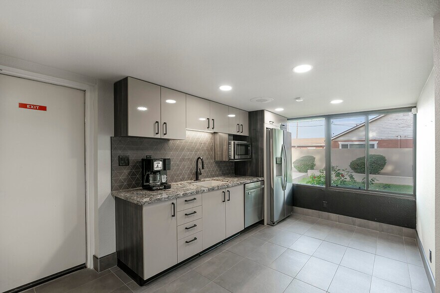 More Photos Of 606 N Stapley Dr, Mesa Office For Sale