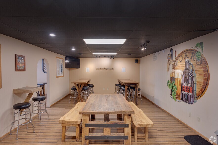 More Photos Of 311 N Broad St, Griffith Restaurant For Sale