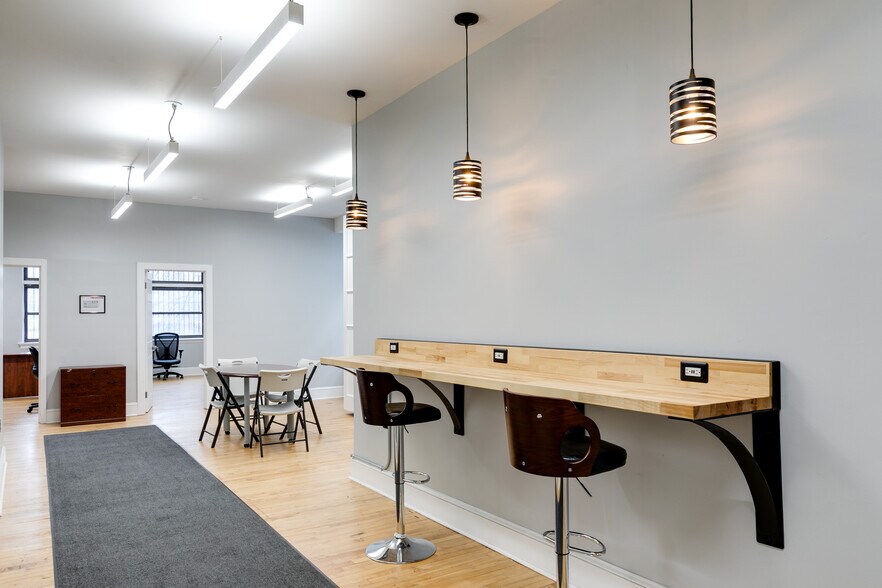 More Photos Of 424 E Grace St, Richmond Bank For Lease