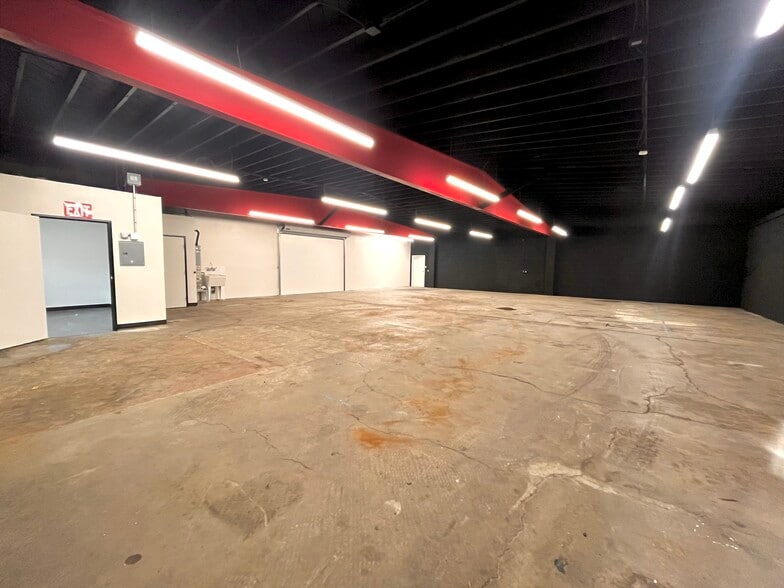 More Photos Of 1618 W 5th St, Santa Ana Showroom For Lease