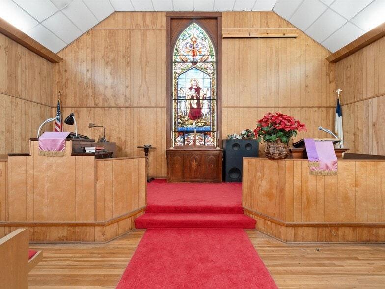 More Photos Of 307 Broadnax St, Daingerfield Religious Facility For Sale