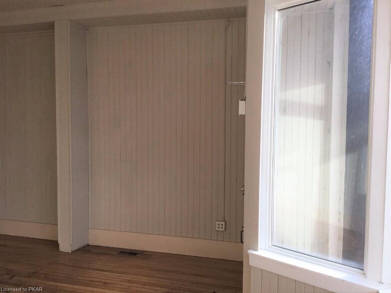 More Photos Of 41 King St E, Kawartha Lakes General Retail For Lease