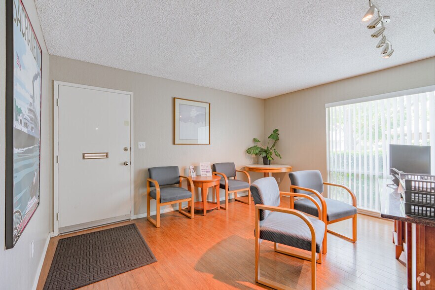 More Photos Of 6290 Fennwood Ct, Sacramento Apartments For Sale