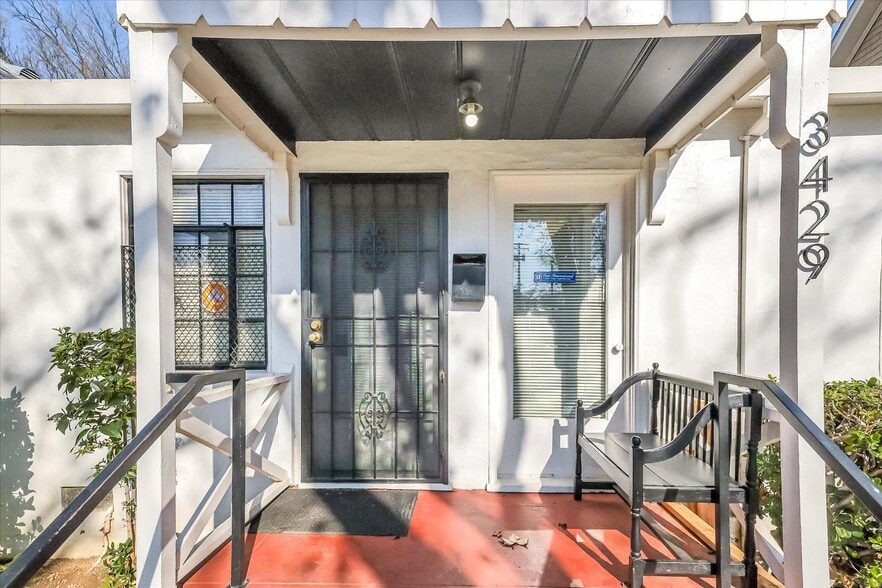 More Photos Of 3429 4th Ave, Sacramento Flex For Sale