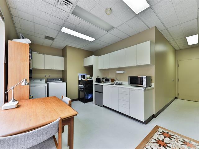 More Photos Of 3065 Ch De Chambly, Longueuil Office For Sale