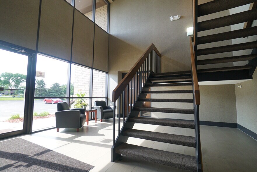 More Photos Of 2121 Cliff Dr, Eagan Medical For Lease