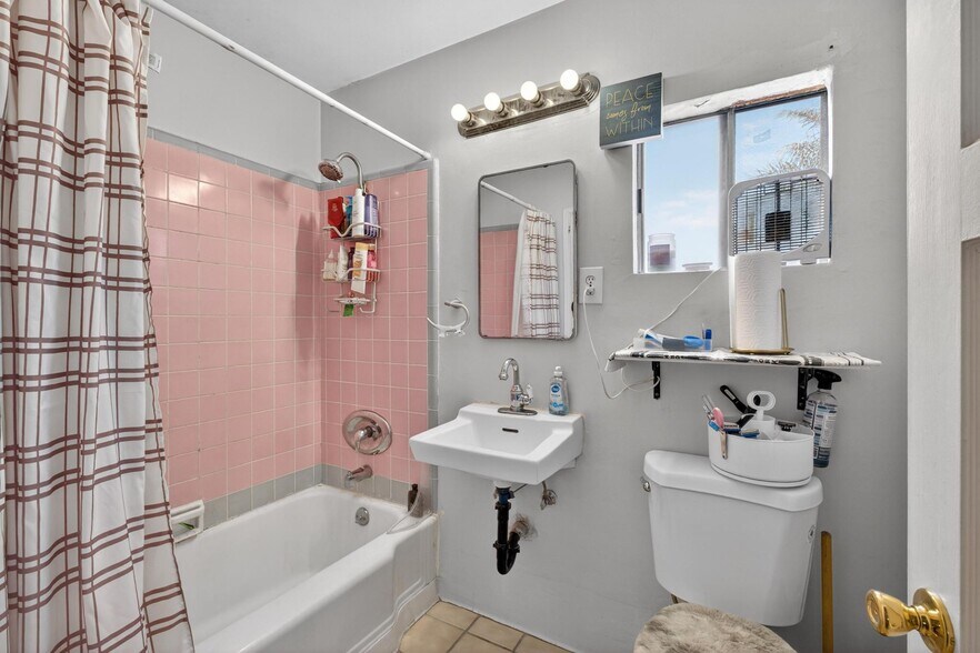 More Photos Of 249 E Redondo Ave, Long Beach Medical For Sale