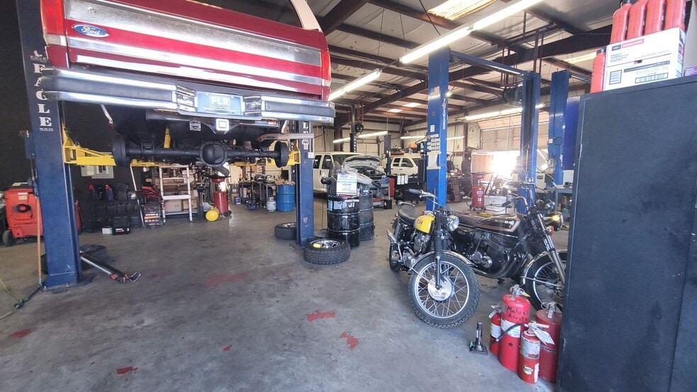 More Photos Of 3412 Market St, Wilmington Auto Repair For Sale
