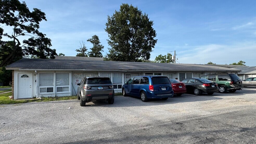 Primary Photo Of 511 S Rawlings St, Carbondale Apartments For Sale