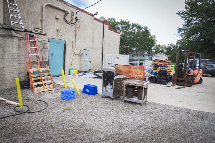 More Photos Of 9875 S Dixie Hwy, Erie Supermarket For Sale