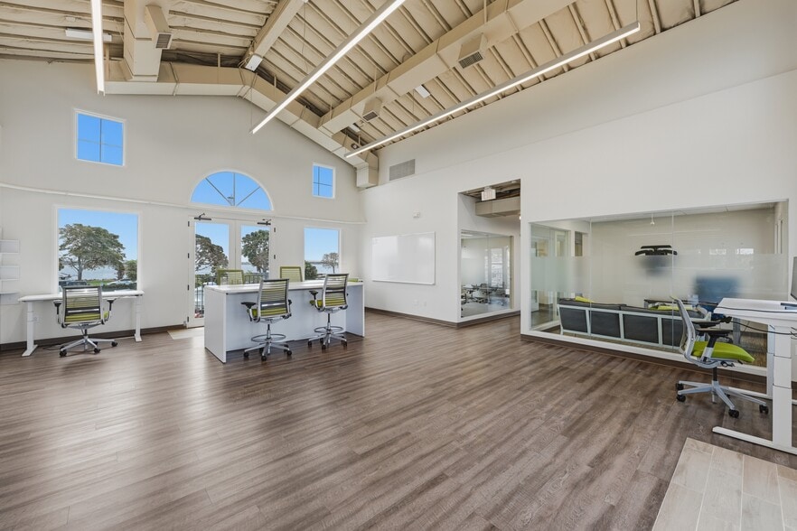 More Photos Of 1551 Shelter Island Dr, San Diego Hotel For Lease