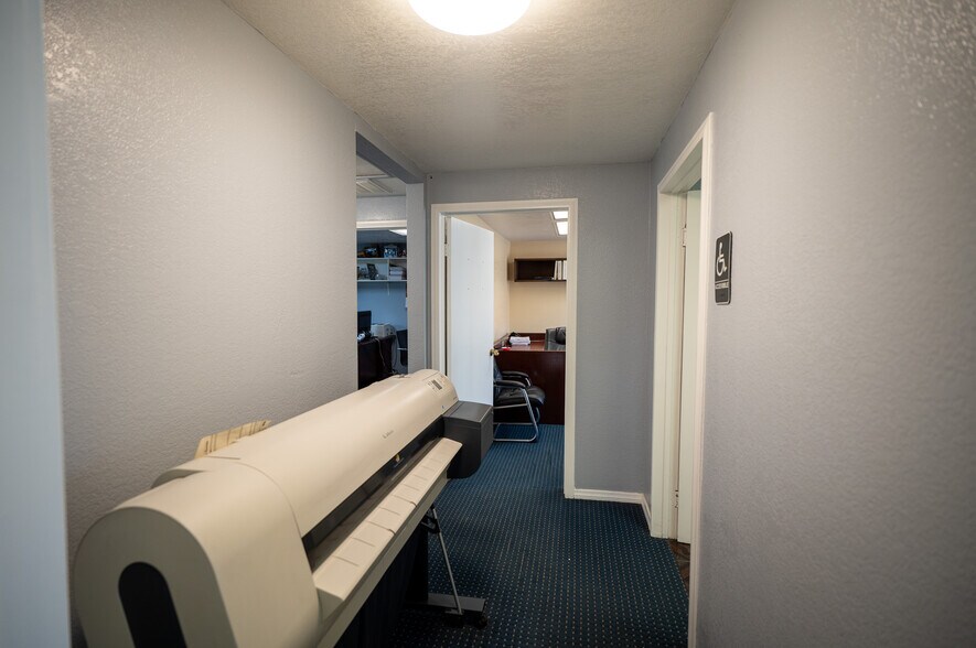 More Photos Of 2023 S Bon View Ave, Ontario Contractor Storage Yard For Sale