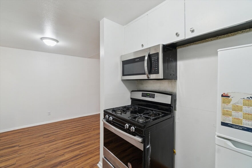 More Photos Of 4248 N 76th St, Milwaukee Storefront Retail Residential For Sale