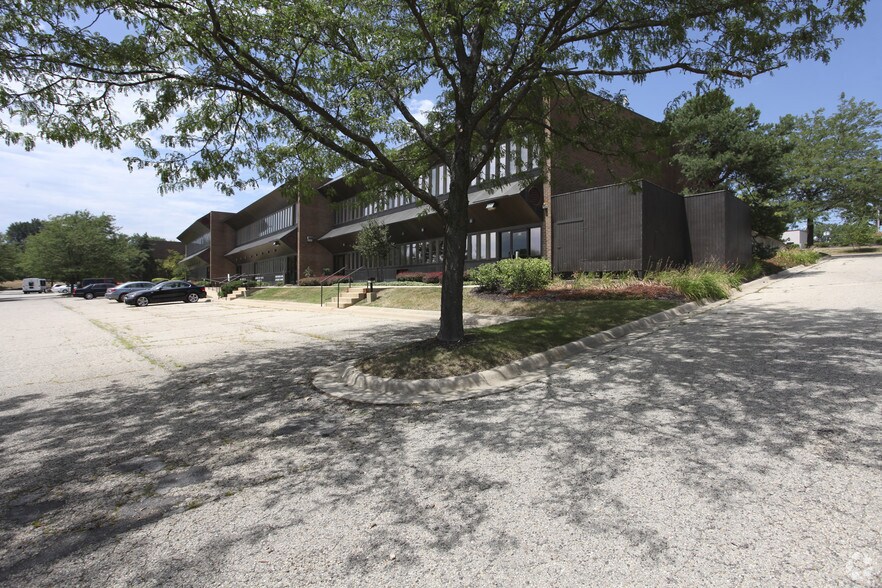 More Photos Of 4777 E State St, Rockford Medical For Sale