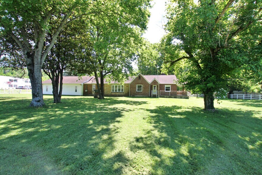 Primary Photo Of 1063 Louisville Hwy, Goodlettsville Flex For Sale