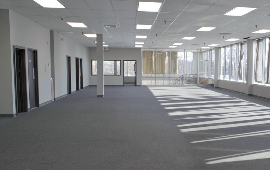 More Photos Of 99 Murray Hill Pky, East Rutherford Warehouse For Lease