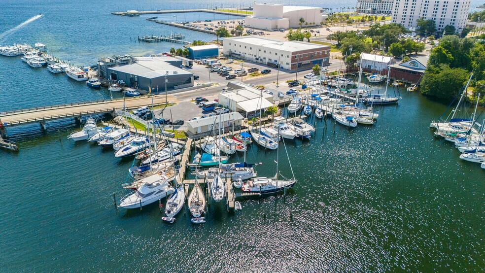 More Photos Of 231-235 Beach Dr, Panama City Office For Lease