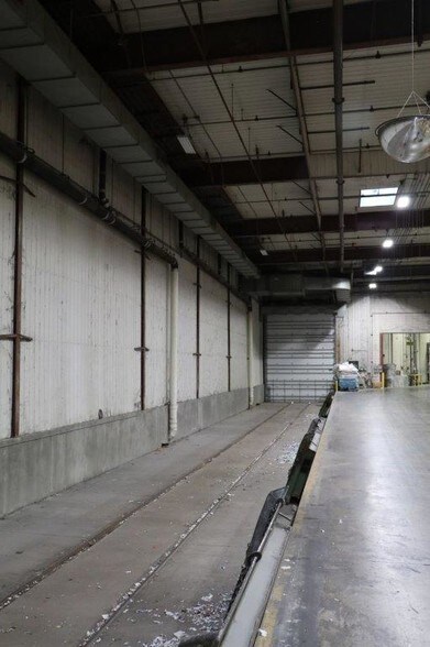 More Photos Of 2300 Brown Ave, Waseca Manufacturing For Sale