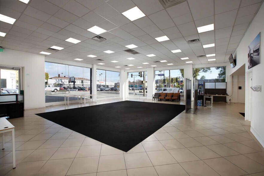 More Photos Of 413 S Brand Blvd, Glendale Auto Dealership For Lease