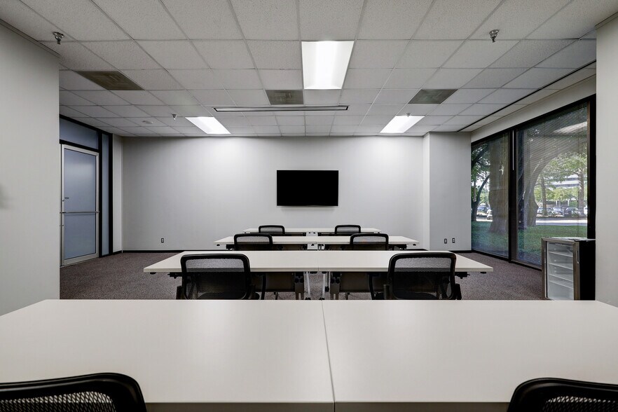 More Photos Of 15600 John F Kennedy Blvd, Houston Office For Lease