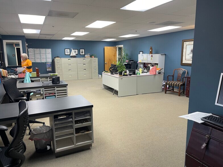 More Photos Of 115 Highway 641 S, Camden Office For Lease
