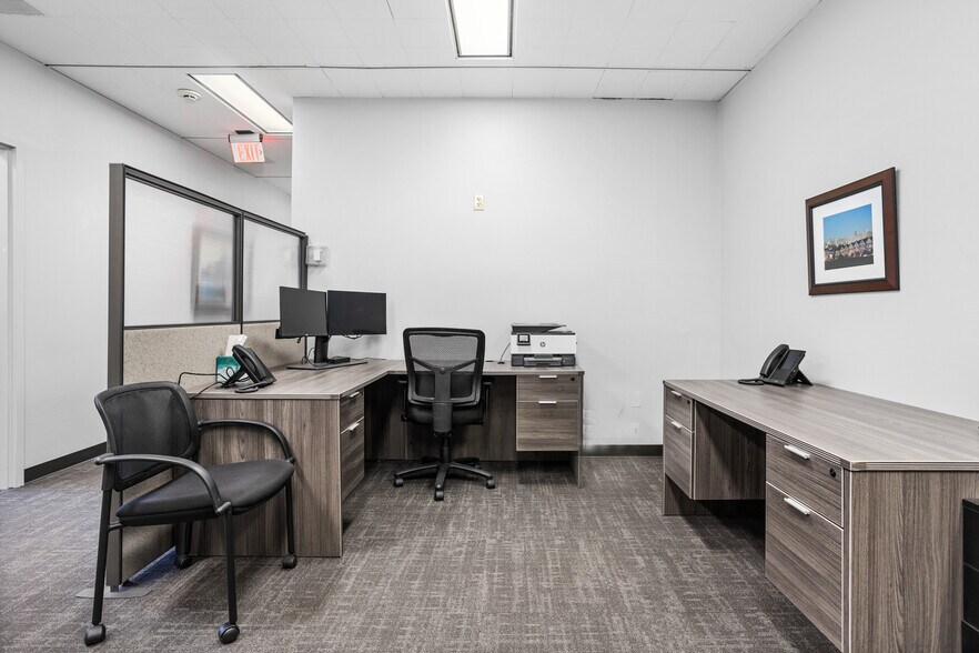 More Photos Of 500 W 7th St, Fort Worth Office For Sale