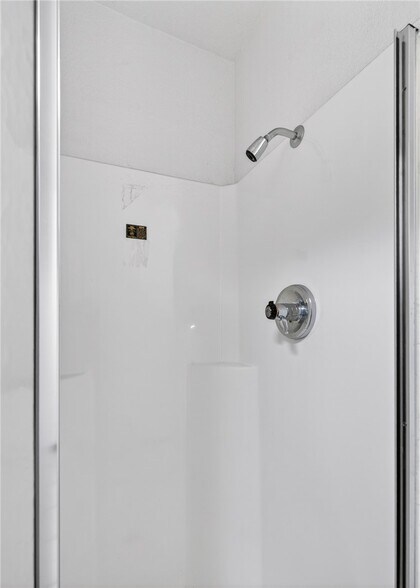 More Photos Of 706 W Broadway St, Spiro Medical For Sale