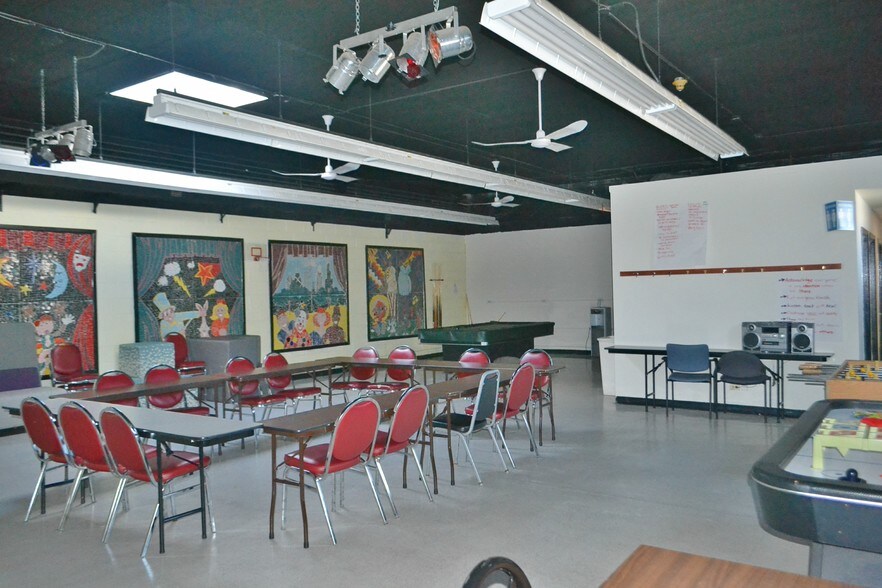 More Photos Of 6411 W Irving Park Rd, Chicago Office Residential For Lease