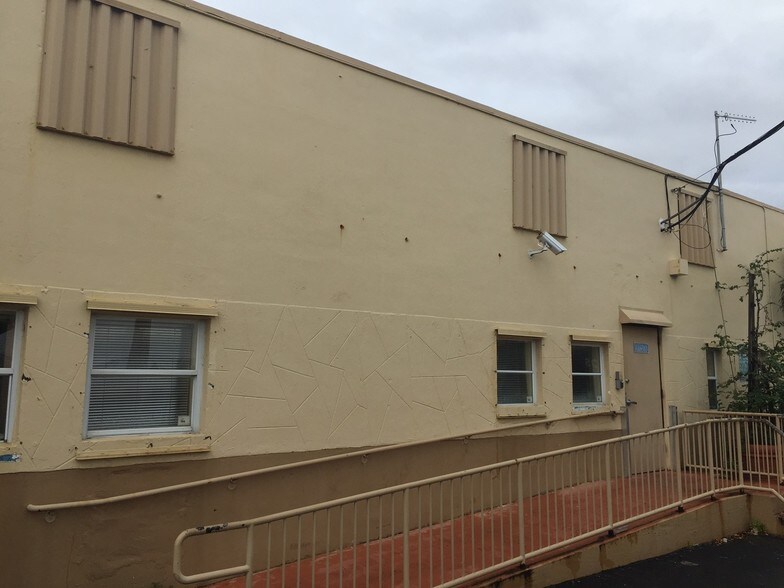 More Photos Of 2402-2406 W 8th Ct, Hialeah Warehouse For Lease